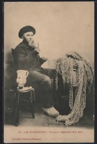 AK Le Pouliguen, Pêcheur réparant son filet