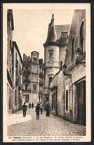 AK Nantes /Loire-Inf., La rue Fénelon et maison à tourelle où logea Henri IV lors de son passage