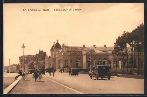 AK La Baule-sur-Mer, L`Esplanade du Casino avec passants et voitures