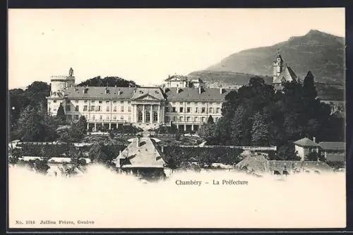 AK Chambéry, La Préfecture vue avec les montagnes en arrière-plan