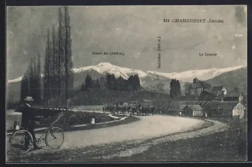 AK Chamousset /Savoie, Vue du village avec montagnes enneigées en arrière-plan