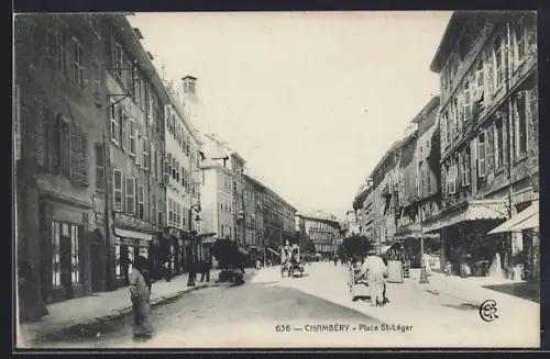 AK Chambéry, Place St-Léger animée avec passants et calèches