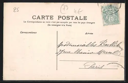 AK Chambéry, Place St-Léger animée avec passants et calèches