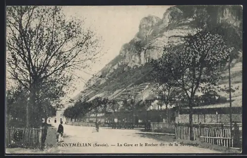 AK Montmélian /Savoie, La Gare et le Rocher dit: de la Savoyarde