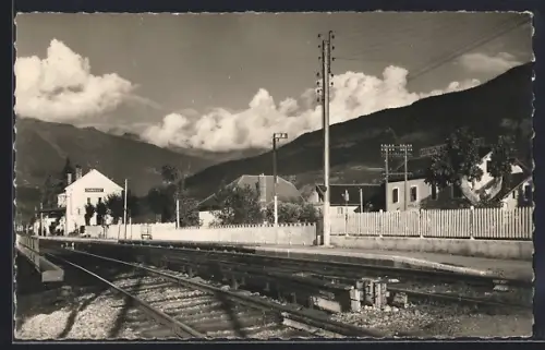 AK Chamousset /Savoie, La Gare et vue sur les montagnes environnantes