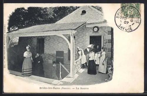 AK Brides-les-Bains /Savoie, La Source et ses visiteurs élégants