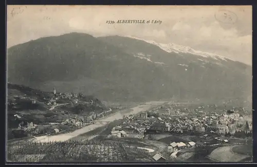 AK Albertville, Vue sur l`Arly et le village entouré de montagnes enneigées