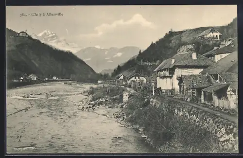AK Albertville, L`Arly avec vue sur les montagnes et les maisons environnantes