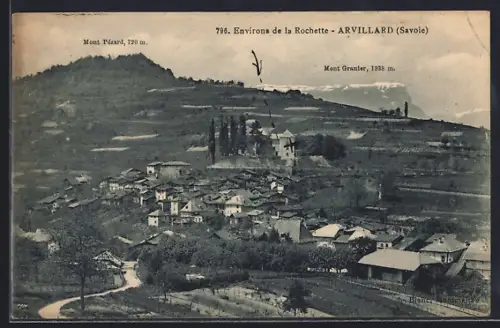 AK Arvillard /Savoie, Vue du village avec le Mont Pelat et le Mont Granier en arrière-plan