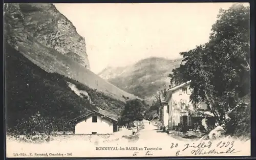 AK Bonneval-les-Bains, Vue pittoresque en Tarentaise avec montagnes et maisons