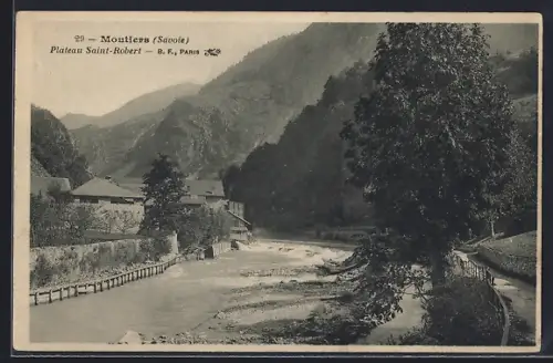 AK Moûtiers /Savoie, Plateau Saint-Robert et vue sur la rivière entourée de montagnes