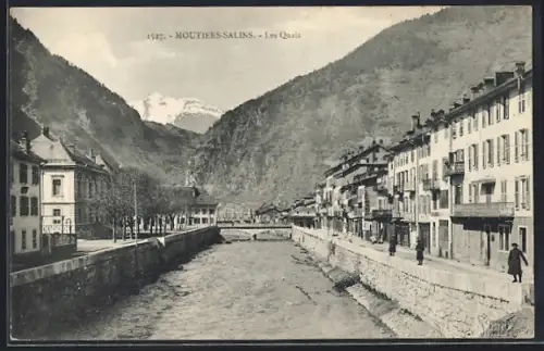 AK Moûtiers-Salins, Les Quais et vue sur les montagnes environnantes
