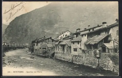 AK Moûtiers, Quartier sur l`Isère et vue des maisons au bord de la rivière
