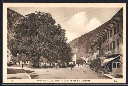 AK Moûtiers-Salins, Square de la Liberté avec arbres et bâtiments adjacents