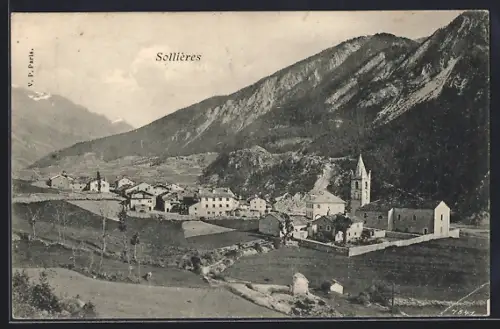 AK Sollières, Vue du village et des montagnes environnantes