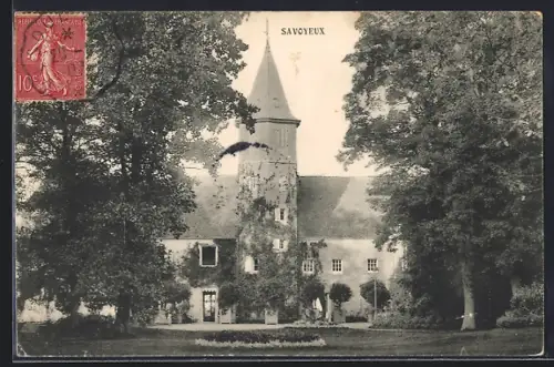 AK Savoyeux, Vue de l`église entourée d`arbres majestueux