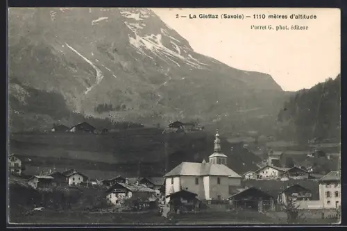 AK La Giettaz /Savoie, Vue du village alpin avec montagnes en arrière-plan