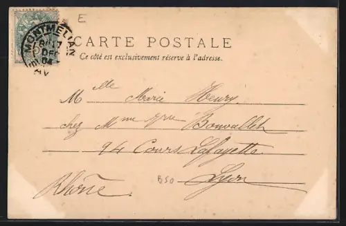 AK Montmeillan, L`Église et scène de rue animée