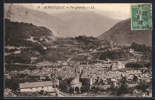 AK Albertville, Vue générale du village et des montagnes environnantes