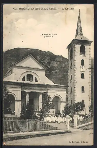 AK Bourg-Saint-Maurice, L`Église et le Fort du Truc en arrière-plan