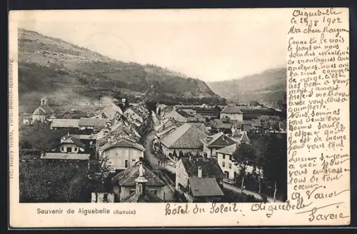 AK Aiguebelle /Savoie, Vue générale du village avec montagnes en arrière-plan