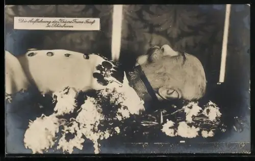 AK Aufbahrung von Kaiser Franz Josef I. von Österreich in Schönbrunn