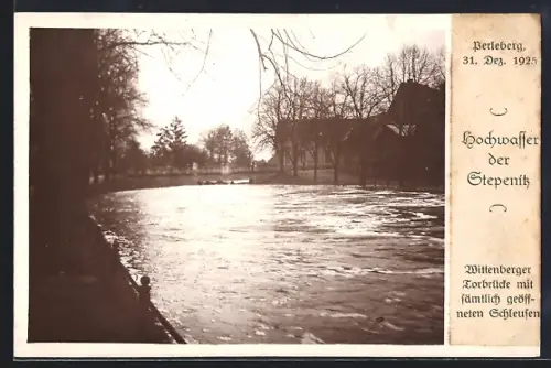 Foto-AK Perleberg, Hochwasser der Stepenitz 1925, Wittenberger Torbrücke mit sämtlich geöffneten Schleusen