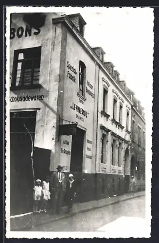 Foto-AK Saarbrücken, Zuckerwarenfabrik Lehnerol v. Karl Lehnen mit Familie