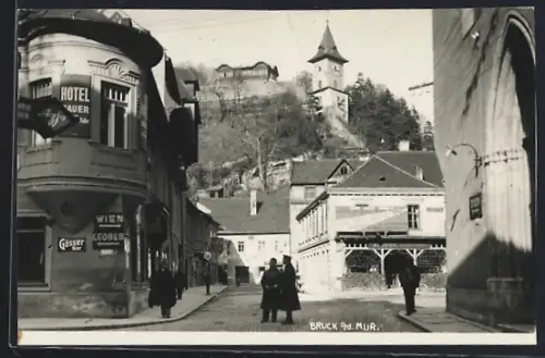 AK Bruck a. d. Mur, Strassenpartie am Hotel Bauer