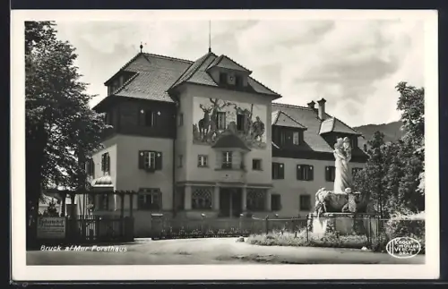 AK Bruck a. Mur, Forsthaus / Studentenheim Hubertushof mit Skulpturenbrunnen