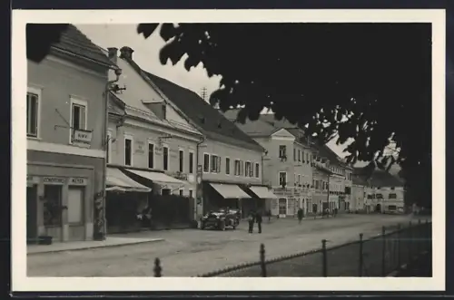 AK Neumarkt /Stmk., Marktplatz mit Café Meyer, Reinigunghaus, Bier und Sanatorium Conrad Maier mit Garage u.a-