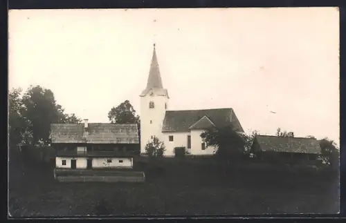 Foto-AK Wiel, Kirche mit benachbarten Gebäuden, Panorama