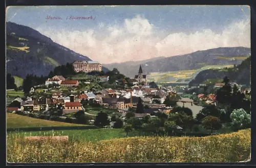 AK Murau / Mur, Ortsansicht Blick auf Kirche und Wiesen