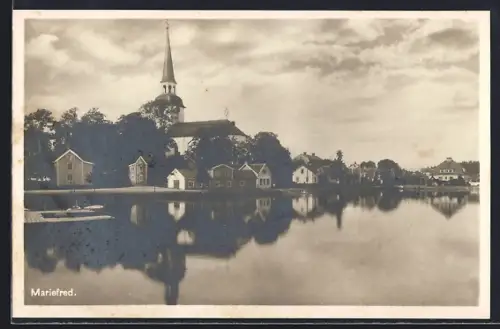 AK Mariefred, Uferpartie mit Kirche