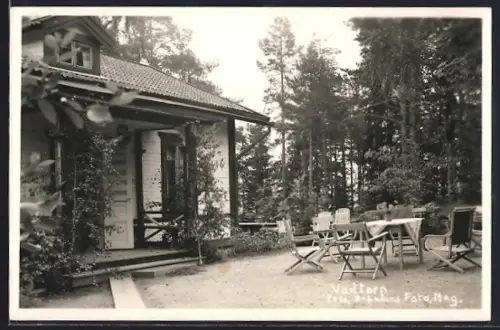 AK Vadtorn, Haus mit Garten