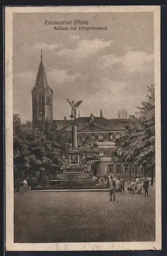 AK Frankenthal /Pfalz, Rathaus mit Kriegerdenkmal