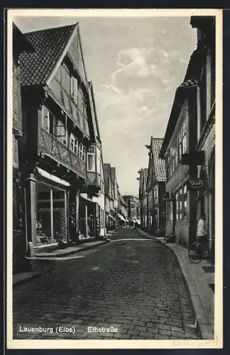 AK Lauenburg / Elbe, Elbstrasse, Strassenansicht mit Fachwerkhäusern