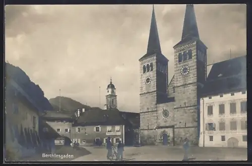 AK Berchtesgaden, Kirche mit Geschäft