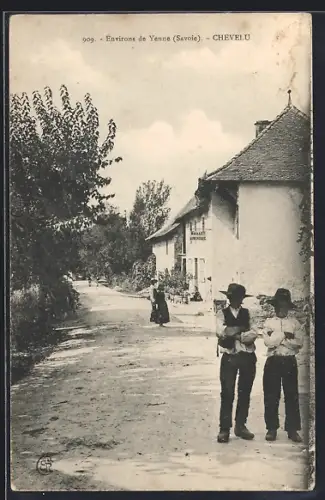 AK Chevelu /Yonne, Rue de village avec habitants discutant devant une maison
