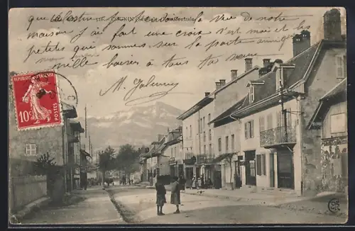 AK Cognine /Savois, Rue Centrale avec habitants et maisons anciennes