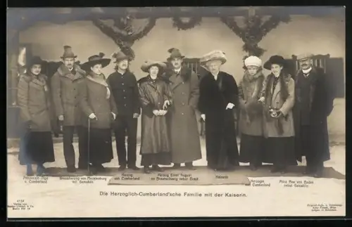 Foto-AK Die Herzoglich-Cumberland`sche Familie mit der Kaiserin