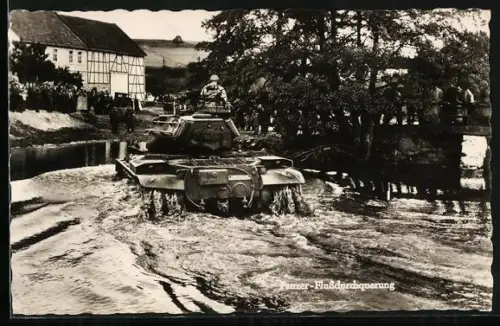 AK Unsere Bundeswehr, Panzer-Flussdurchquerung