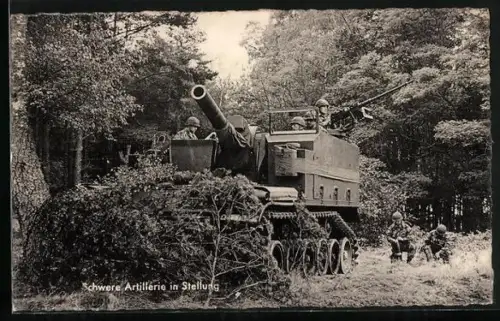 AK Schwere Mobile Artillerie in einer Stellung am Waldrand