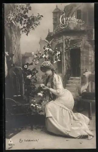 AK Gretchen pflückt Blumen im Garten