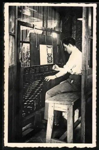 AK Brugge / Bruges, le Beffroi, le carillonneur E. Uten, Organist an der Orgel
