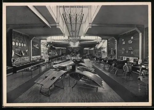 AK Gesamtansicht der Junkers-Lehrschau, Flugzeugbau