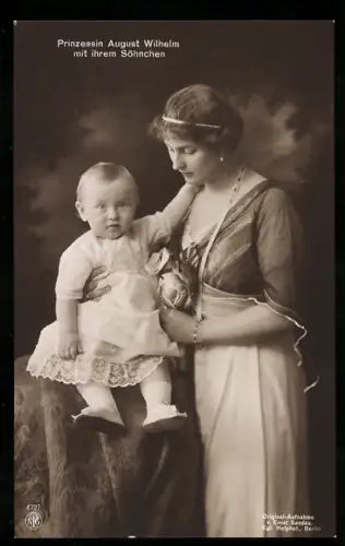AK Prinzessin August Wilhelm von Preussen mit Sohn als Kleinkind