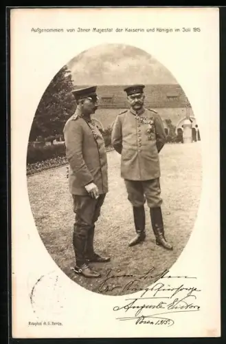 AK Kaiser Wilhelm II. in Uniform posiert nebst Generalfeldmarschall Paul von Hindenburg mit Zigarette und Uniform 1915