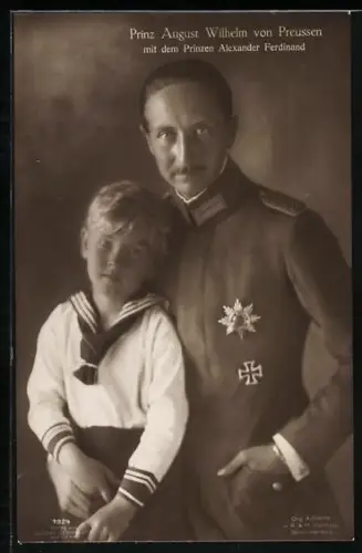 AK Prinz August Wilhelm von Preussen in Uniform mit Prinzen Alexander Ferdinand