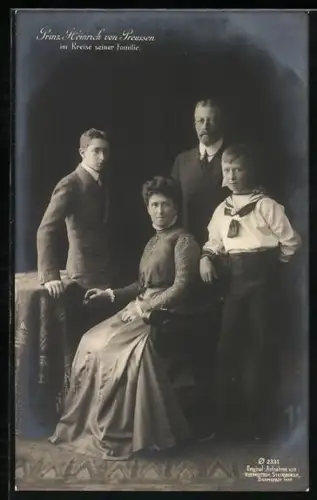 Foto-AK Portrait Prinz Heinrich von Preussen, im Kreise seiner Familie